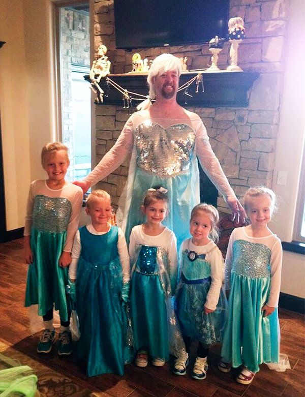 12-family-costumes-that-makeyou-wonder-why