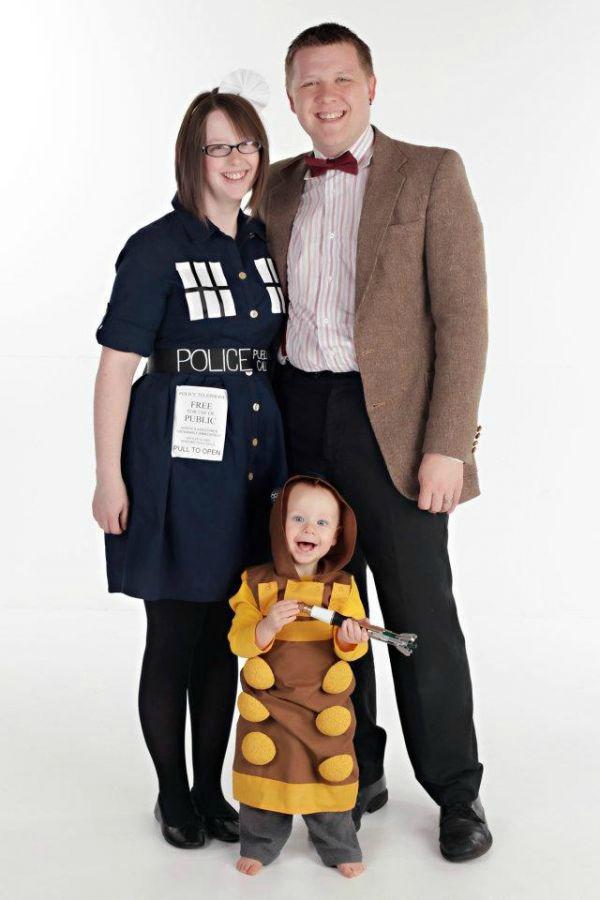 3-family-costumes-that-makeyou-wonder-why