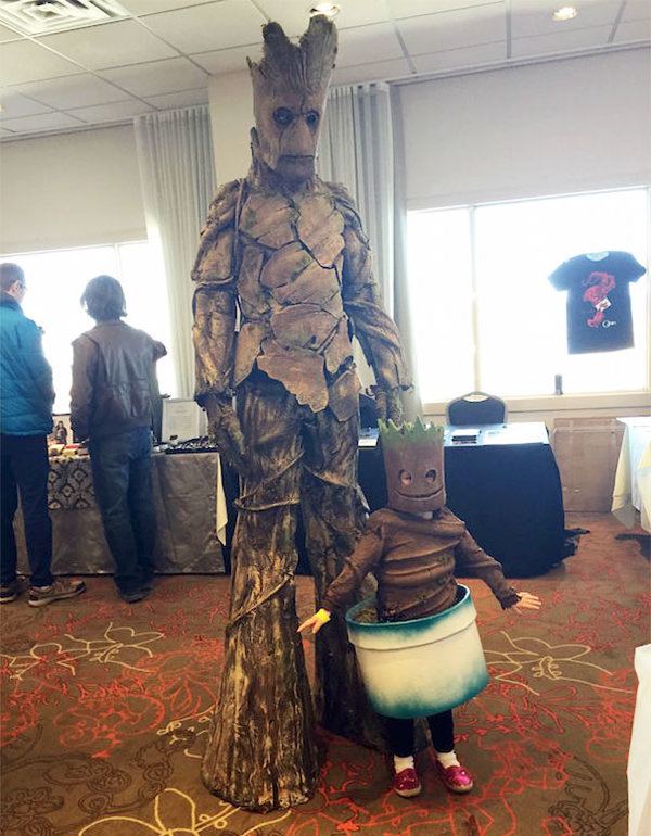 5-family-costumes-that-makeyou-wonder-why