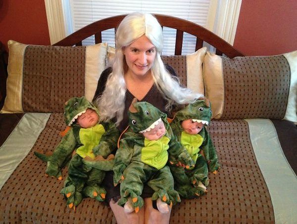 6-family-costumes-that-makeyou-wonder-why
