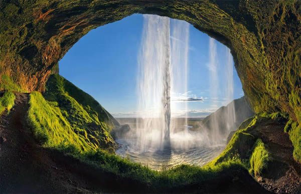 amazing-pics-behind-waterfall-1